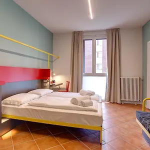 Hostel Meininger Garibaldi, Milán